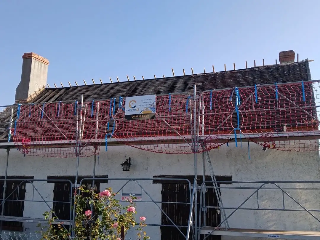 Rénovation de toiture (avant) — Couvre Toit 45, couvreur dans le Loiret