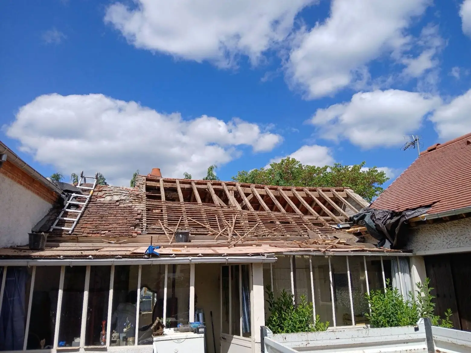Réfection de toiture (avant) — Couvre Toit 45, couvreur dans le Loiret